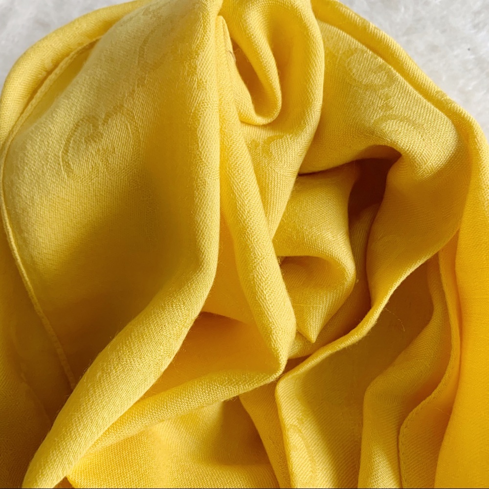 NWT Authentic Gucci Silk Wool Blend Scarf 🧣 Gold Yellow - Picture 4 of 8